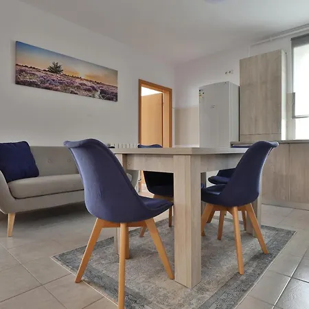 Apartment Ada Homes E6 *